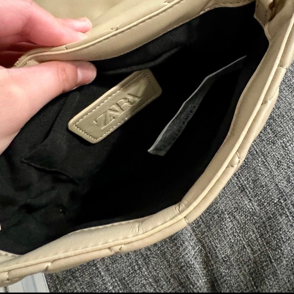 Zara medium women shoulder bag beige new with gold chain - Picture 2 of 5